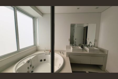 Casa de condomínio à venda com 264m², 5 quartos e 2 vagasBanheiro da Suíte 2