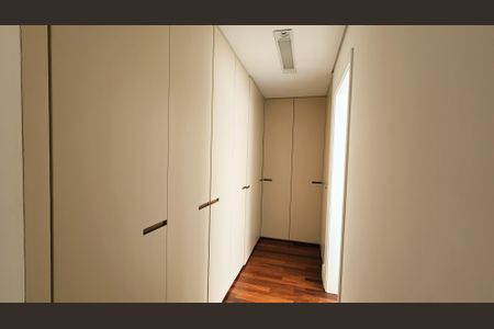 Casa de condomínio à venda com 264m², 5 quartos e 2 vagasCloset da suíte