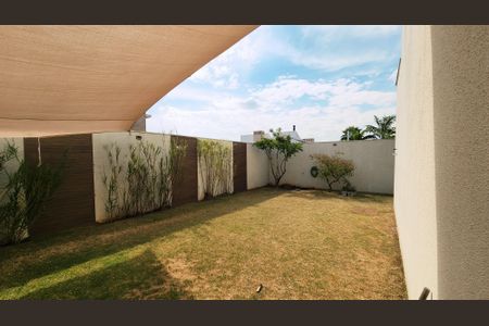 Casa de condomínio à venda com 264m², 5 quartos e 2 vagasQuintal