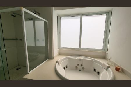 Casa de condomínio à venda com 264m², 5 quartos e 2 vagasBanheiro da Suíte 2