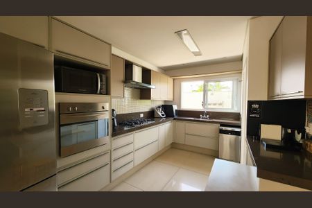 Casa de condomínio à venda com 264m², 5 quartos e 2 vagasCozinha