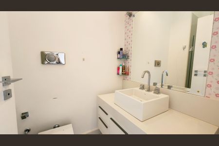 Casa de condomínio à venda com 264m², 5 quartos e 2 vagasBanheiro da Suíte 3