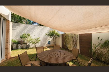 Casa de condomínio à venda com 264m², 5 quartos e 2 vagasQuintal