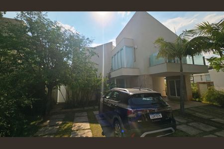 Casa de condomínio à venda com 264m², 5 quartos e 2 vagasFachada