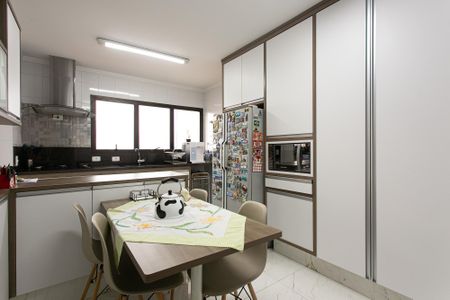 Apartamento para alugar com 156m², 3 quartos e 2 vagasCozinha