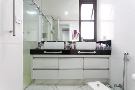 Apartamento para alugar com 156m², 3 quartos e 2 vagasBanheiro