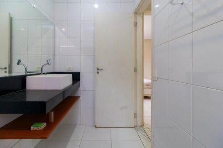 Casa à venda com 191m², 4 quartos e 4 vagas Casa à venda com 191m², 4 quartos e 4 vagasBanheiro da Suíte