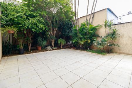 Casa à venda com 191m², 4 quartos e 4 vagas Casa à venda com 191m², 4 quartos e 4 vagasQuintal