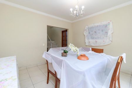 Casa à venda com 191m², 4 quartos e 4 vagas Casa à venda com 191m², 4 quartos e 4 vagasSala