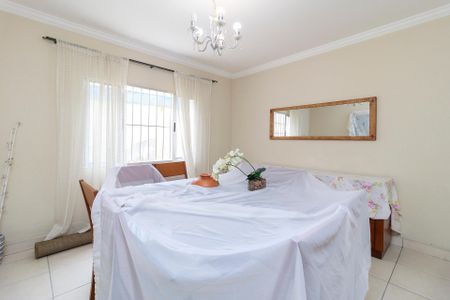 Casa à venda com 191m², 4 quartos e 4 vagas Casa à venda com 191m², 4 quartos e 4 vagasSala