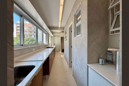 Apartamento para alugar com 125m², 3 quartos e 1 vagaÁrea de serviço