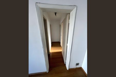 Corredor de apartamento para alugar com 2 quartos, 64m² em Chácara Santo Antônio, São Paulo