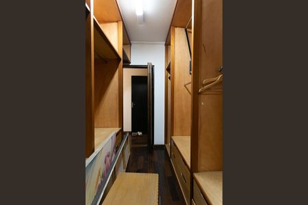 Casa à venda com 303m², 3 quartos e 4 vagas Casa à venda com 303m², 3 quartos e 4 vagasCloset da suíte 1