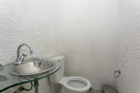 Casa à venda com 303m², 3 quartos e 4 vagas Casa à venda com 303m², 3 quartos e 4 vagasLavabo 2