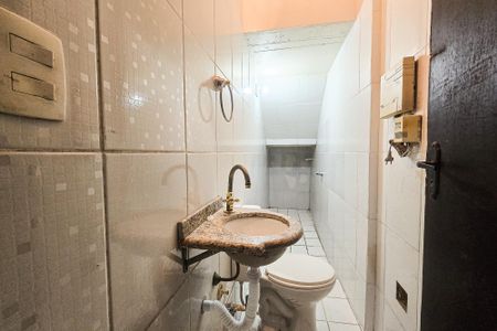 Casa à venda com 303m², 3 quartos e 4 vagas Casa à venda com 303m², 3 quartos e 4 vagasLavabo da Garagem