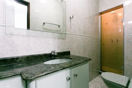 Casa à venda com 303m², 3 quartos e 4 vagas Casa à venda com 303m², 3 quartos e 4 vagasBanheiro da Suíte 2