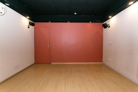 Casa à venda com 303m², 3 quartos e 4 vagas Casa à venda com 303m², 3 quartos e 4 vagasÁrea comum