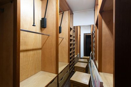 Casa à venda com 303m², 3 quartos e 4 vagas Casa à venda com 303m², 3 quartos e 4 vagasCloset da suíte 1