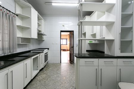 Casa à venda com 303m², 3 quartos e 4 vagas Casa à venda com 303m², 3 quartos e 4 vagasCozinha