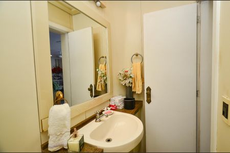 Apartamento à venda com 328m², 4 quartos e 3 vagasBanheiro 2