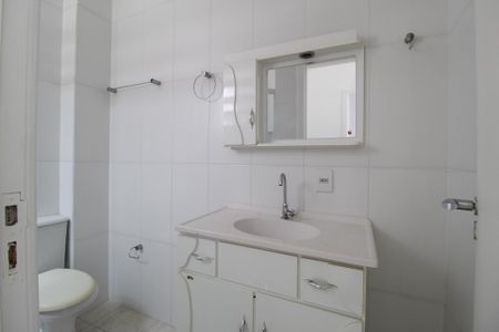 Banheiro de apartamento à venda com 1 quarto, 44m² em Petrópolis, Porto Alegre