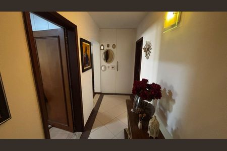 Apartamento à venda com 190m², 3 quartos e 2 vagasCorredor