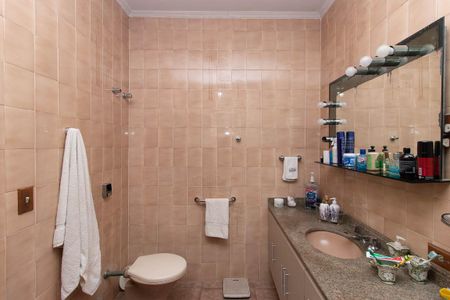 Casa à venda com 540m², 4 quartos e 4 vagasBanheiro da Suíte 2