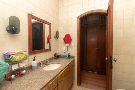 Casa à venda com 540m², 4 quartos e 4 vagasBanheiro da Suíte 1