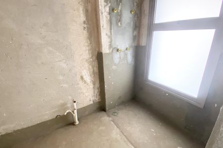 Apartamento à venda com 340m², 4 quartos e 4 vagas Apartamento à venda com 340m², 4 quartos e 4 vagasBanheiro da Suíte 2