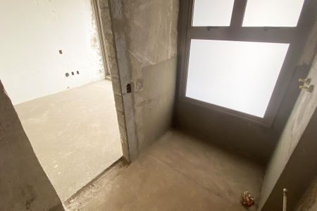 Apartamento à venda com 340m², 4 quartos e 4 vagas Apartamento à venda com 340m², 4 quartos e 4 vagasBanheiro da Suíte 1