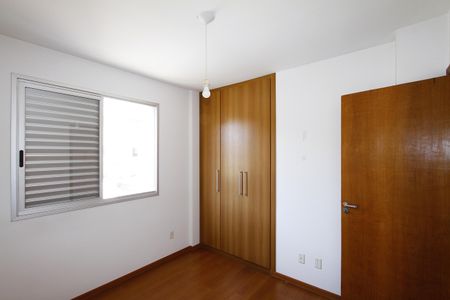 Apartamento à venda com 135m², 4 quartos e 2 vagasQuarto 2