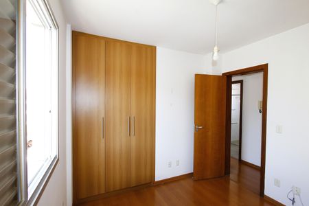 Apartamento à venda com 135m², 4 quartos e 2 vagasQuarto 2