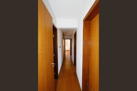 Apartamento à venda com 135m², 4 quartos e 2 vagasCorredor