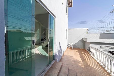 Casa à venda com 242m², 3 quartos e 4 vagasVaranda