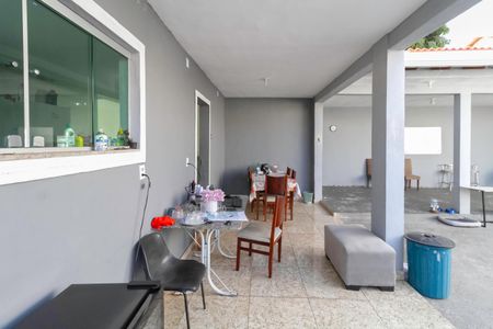 Casa à venda com 242m², 3 quartos e 4 vagasQuintal