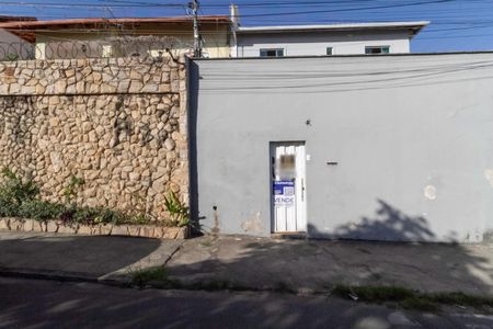 Casa à venda com 242m², 3 quartos e 4 vagasFachada