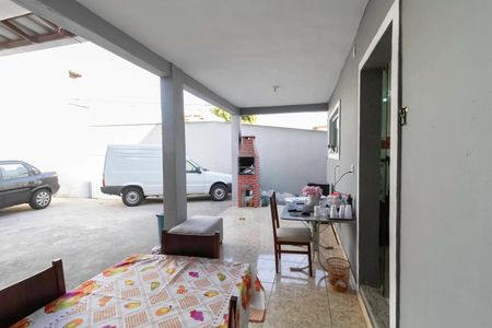 Casa à venda com 242m², 3 quartos e 4 vagasQuintal