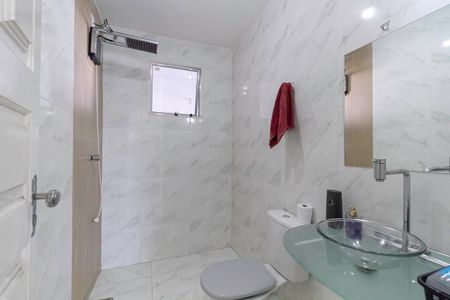 Casa à venda com 242m², 3 quartos e 4 vagasBanheiro social