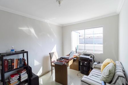 Casa à venda com 242m², 3 quartos e 4 vagasEscritório