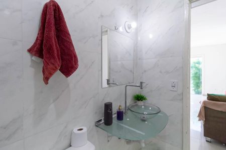 Casa à venda com 242m², 3 quartos e 4 vagasBanheiro social