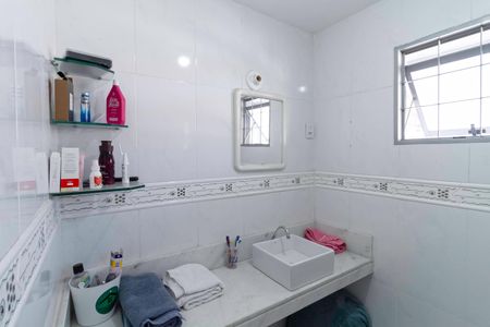 Casa à venda com 242m², 3 quartos e 4 vagasBanheiro da suíte 2