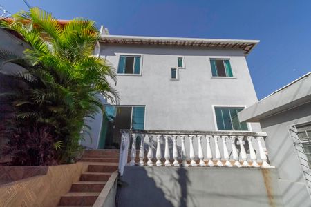 Casa à venda com 242m², 3 quartos e 4 vagasFachada