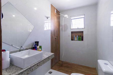 Casa à venda com 242m², 3 quartos e 4 vagasBanheiro da suíte 1