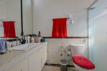 Apartamento à venda com 130m², 4 quartos e 2 vagas Apartamento à venda com 130m², 4 quartos e 2 vagasBanheiro da Suíte
