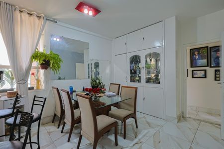 Apartamento à venda com 130m², 4 quartos e 2 vagas Apartamento à venda com 130m², 4 quartos e 2 vagasSala de Jantar