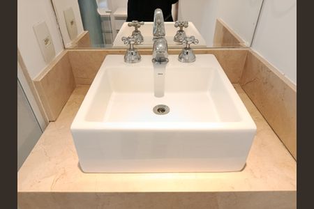 Apartamento à venda com 80m², 2 quartos e 2 vagasBanheiro suíte 1