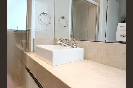 Apartamento à venda com 80m², 2 quartos e 2 vagasBanheiro suíte 2