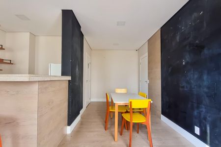 Apartamento à venda com 42m², 2 quartos e 1 vaga Apartamento à venda com 42m², 2 quartos e 1 vagaÁrea comum - Salão de festas