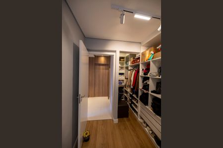 Apartamento à venda com 88m², 2 quartos e 2 vagas Apartamento à venda com 88m², 2 quartos e 2 vagasCloset da Suíte 2