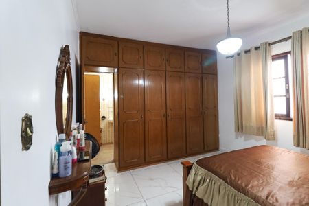 Casa à venda com 196m², 5 quartos e 5 vagasSuíte